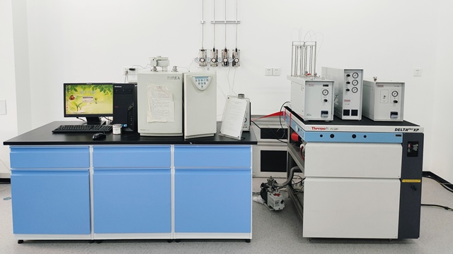 稳定同位素比值质谱仪（Thermo Fisher DELTA plus XP）